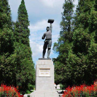 公園董存瑞抗戰(zhàn)英雄名人石雕是怎么制作出來(lái)的？