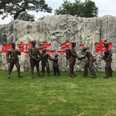 玻璃鋼仿銅人物，八路軍和鄉親握手的景觀擺件