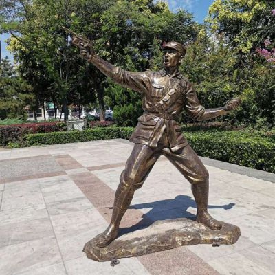 打仗的八路軍戰(zhàn)士，玻璃鋼仿銅人物像
