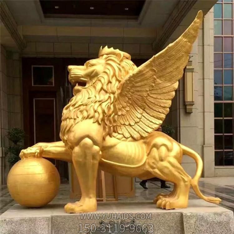 小區(qū)園林門(mén)口擺放帶翅膀銅獅子動(dòng)物雕塑