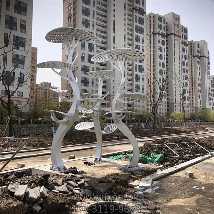 小區(qū)擺放不銹鋼鏤空燈光抽象樹(shù)雕塑戶(hù)外景觀(guān)