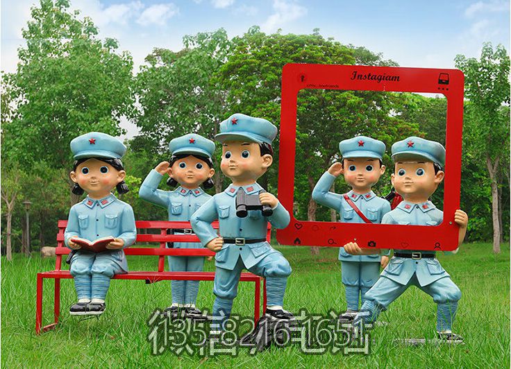 拍照打卡玻璃鋼卡通八路軍戰士雕塑