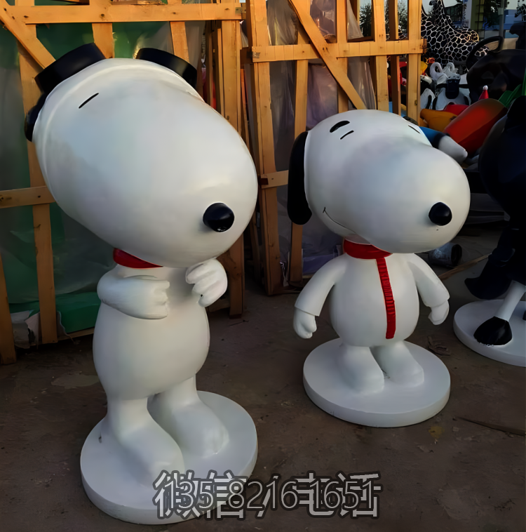 花園廣場(chǎng)擺件玻璃鋼卡通動(dòng)物Snoopy雕塑