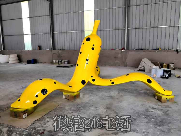 香蕉皮玻璃鋼創意雕塑