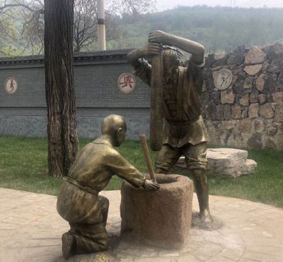 民俗文化景觀擺件玻璃鋼仿銅打糍粑的情景人物雕塑